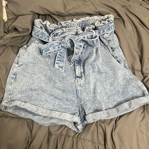Jean Shorts with a tie in front
